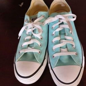 Woman's sz 9 Tiffany blue converse allstar  sneakers